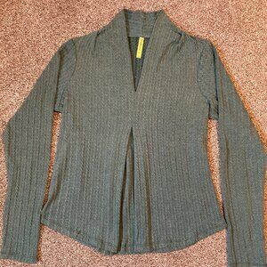 Betabrand Minicable Pleated Ultraease V-neck Top (NWT)